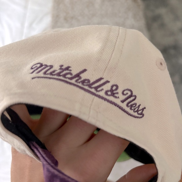 Lakers Championship Hat - Picture 3 of 5